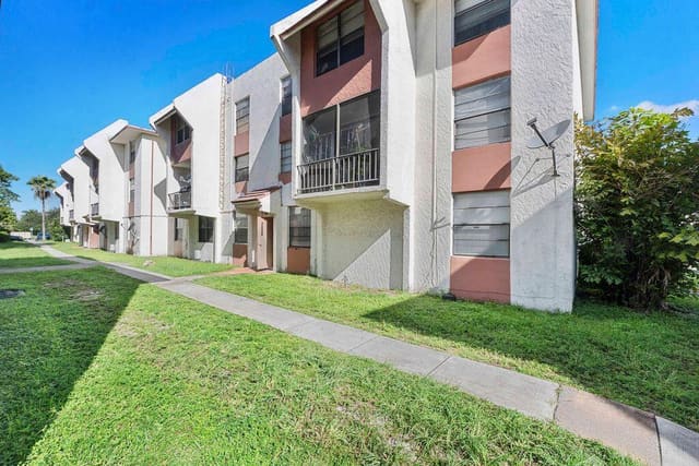 1794 NW 55TH Avenue 203, Lauderhill, FL 33313