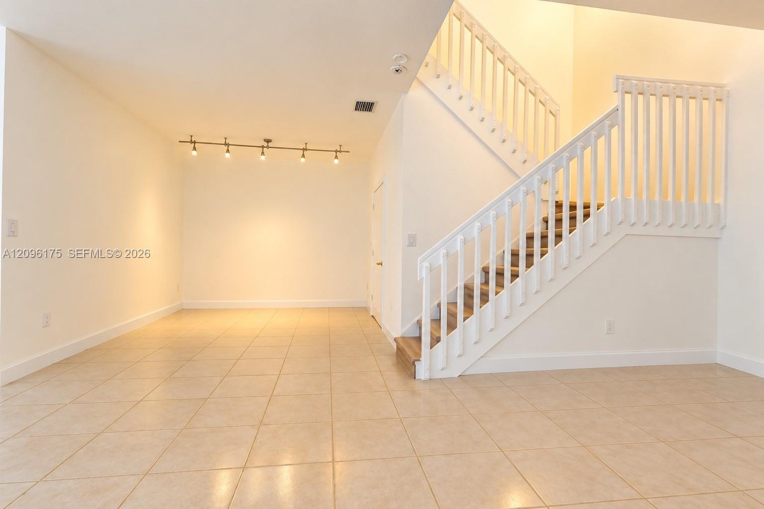 1601 Yellowheart Way — photo 7