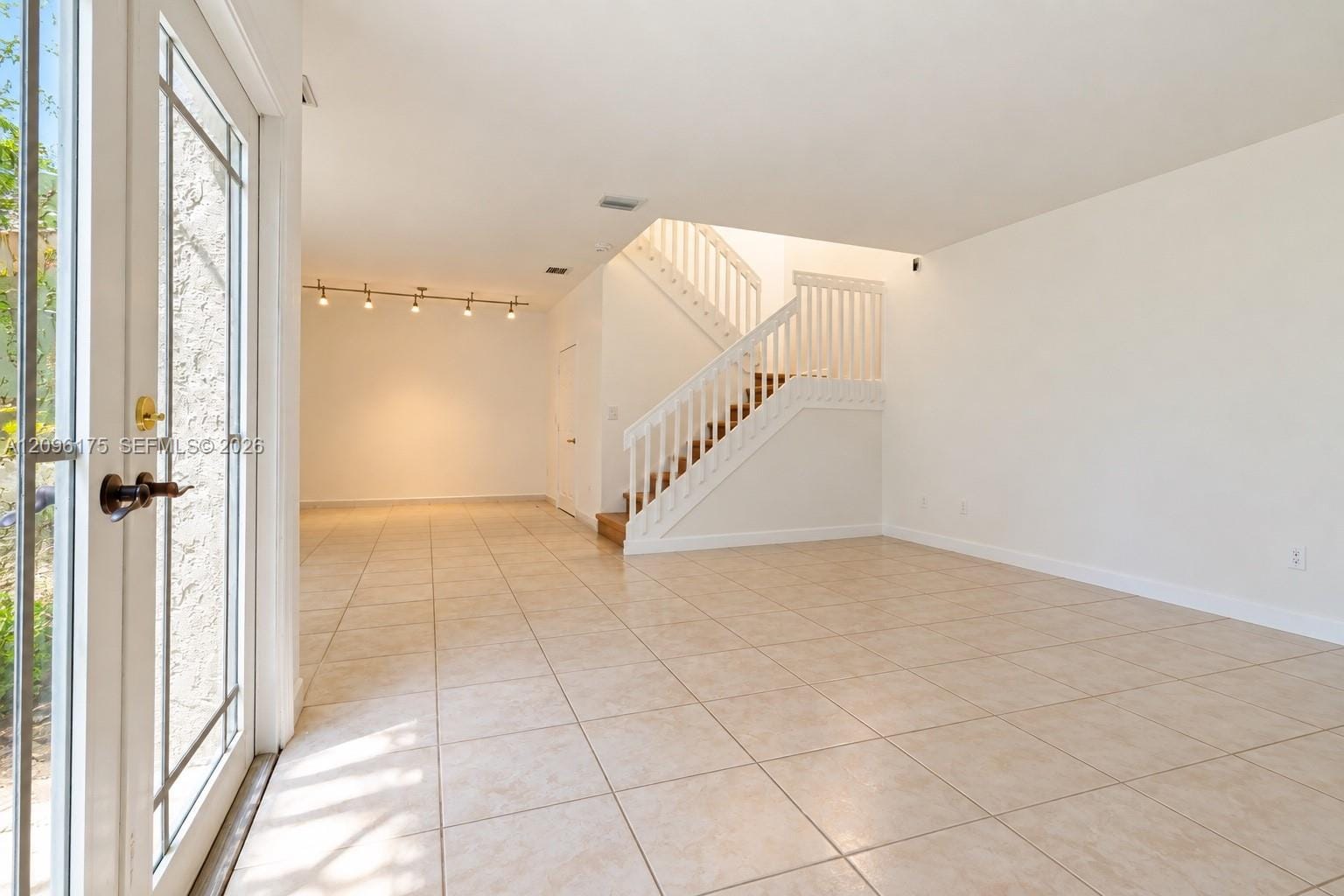 1601 Yellowheart Way — photo 9