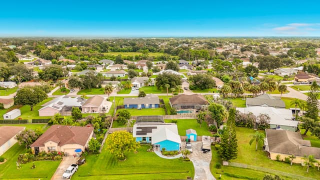 1615 SW Alberca Lane, Port St. Lucie, FL 34953