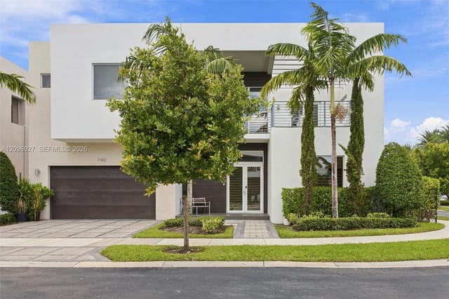 7482 NW 99th Court, Doral, FL 33178