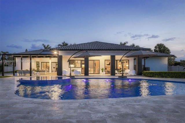 9995 NW 131st Street, Hialeah Gardens, FL 33018