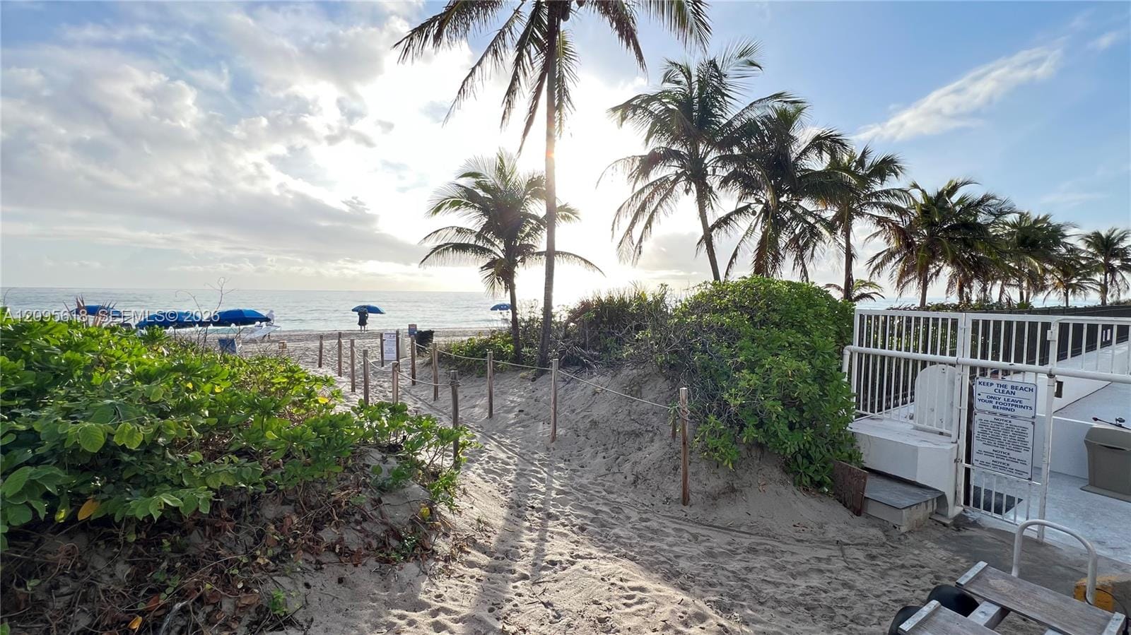 1985 S Ocean Drive 10G — photo 1