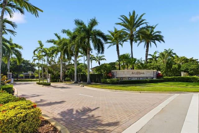126 Riverwalk Circle E 126, Plantation, FL 33325