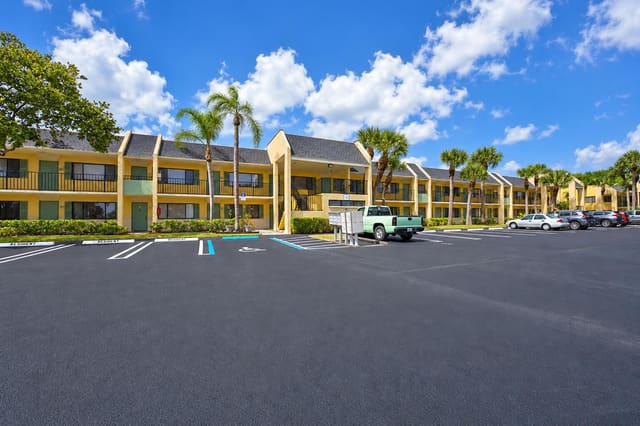 1509 Meadows Circle W, Boynton Beach, FL 33436
