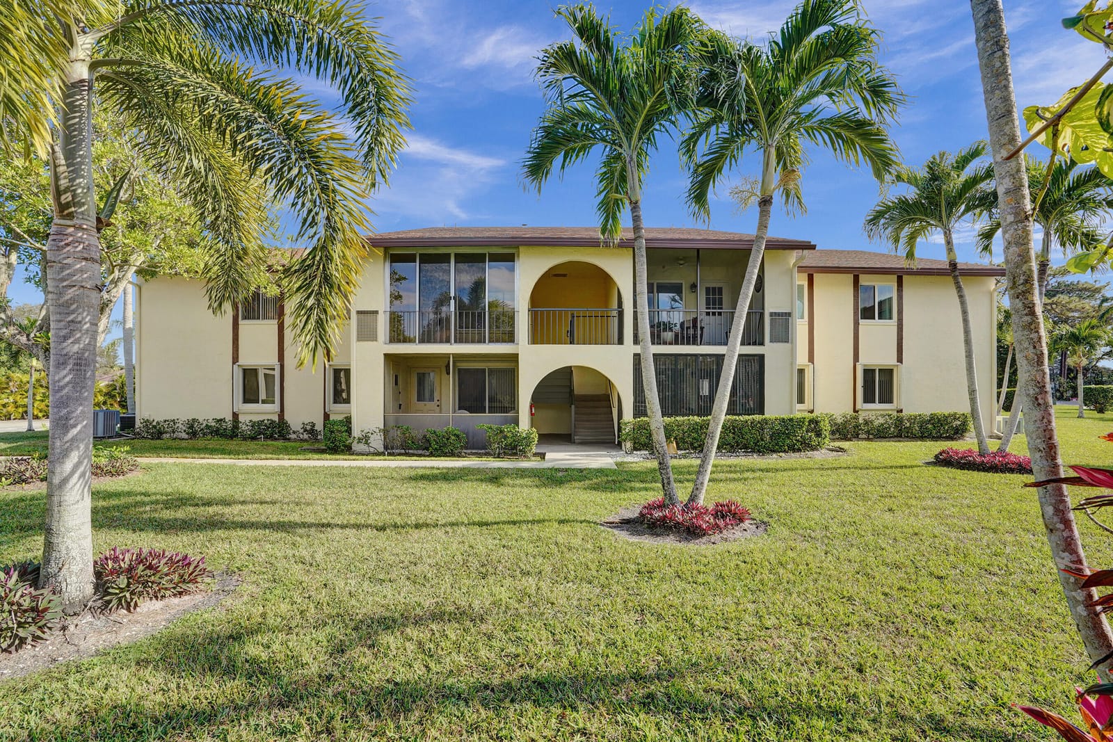 3561 Tall Pine Way B-1 — photo 2