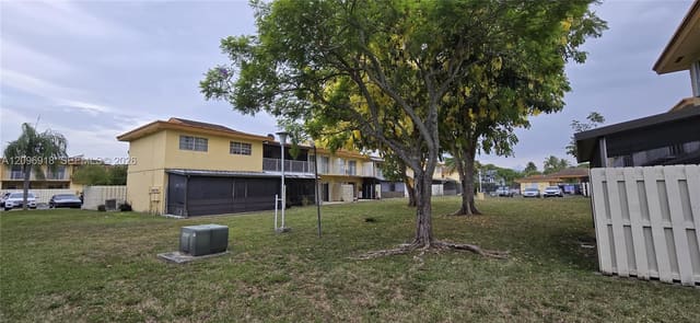 8350 SW 154th Avenue 6, Miami, FL 33193
