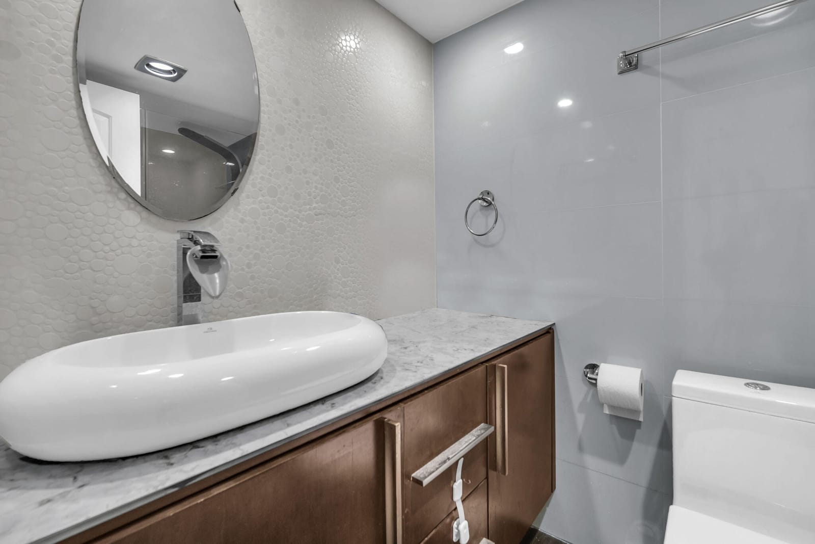 230 174th Street Apt 417, Sunny Isles Beach, FL 33160 photo 15