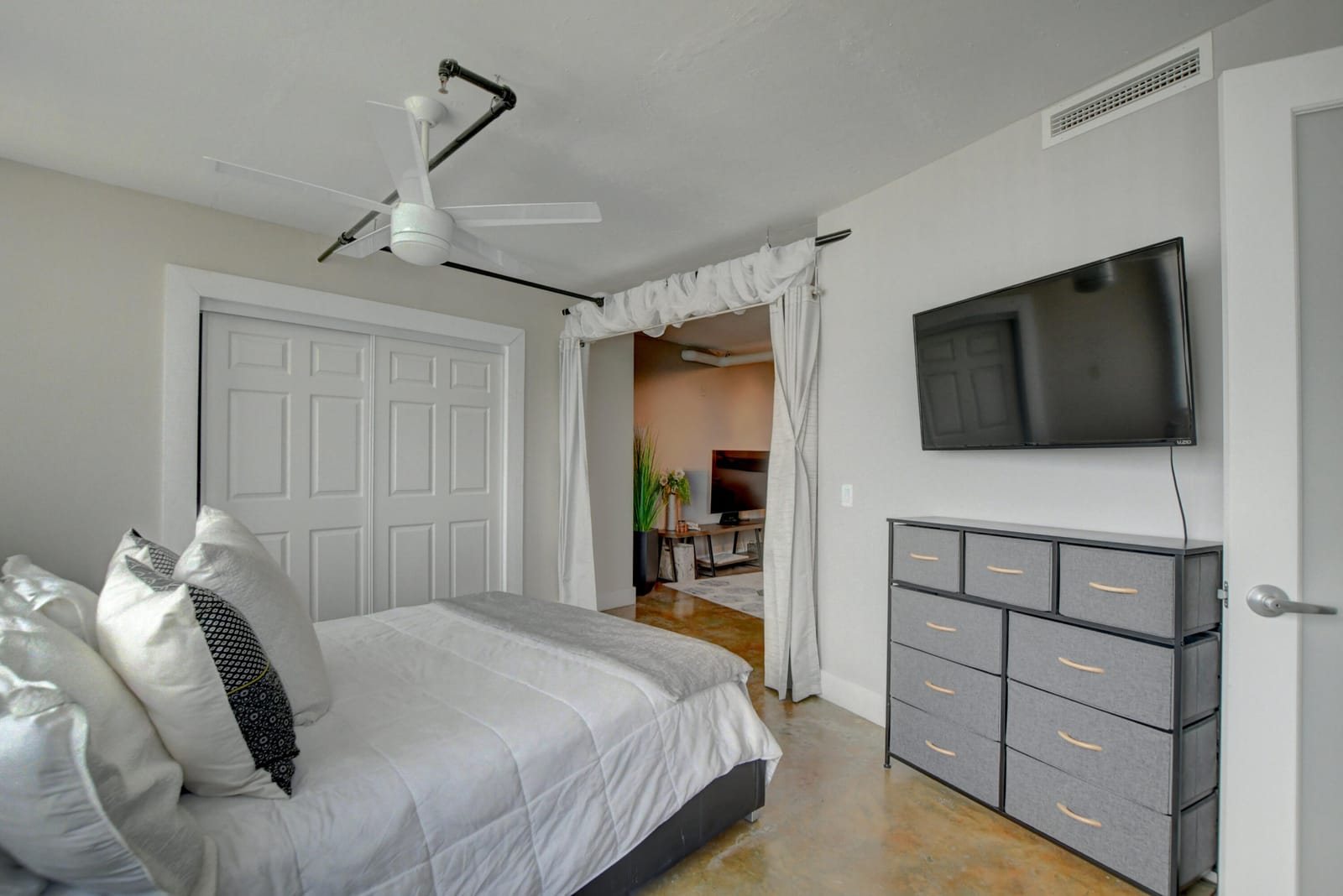 185 NE 4TH Avenue 301 — photo 12