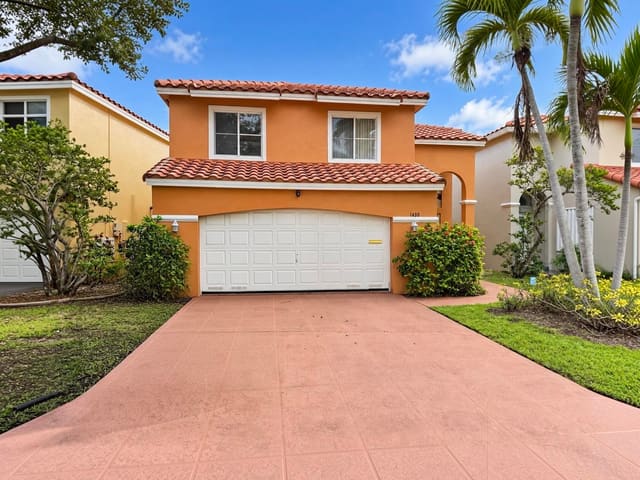 1430 N Trafalgar Circle, Hollywood, FL 33020