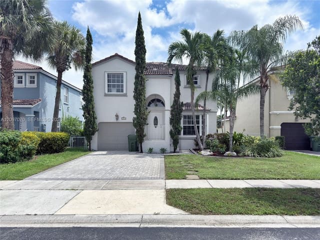 199 NW 152nd Avenue, Pembroke Pines, FL 33028