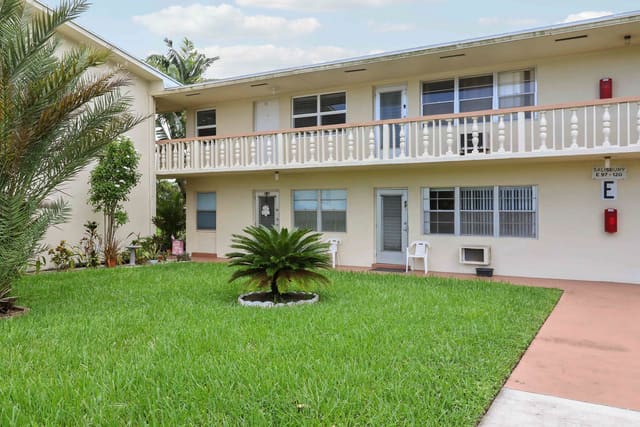 112 Salisbury E, West Palm Beach, FL 33417