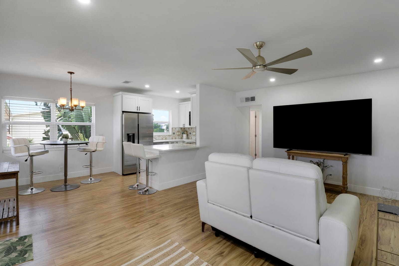 112 Salisbury E — photo 4