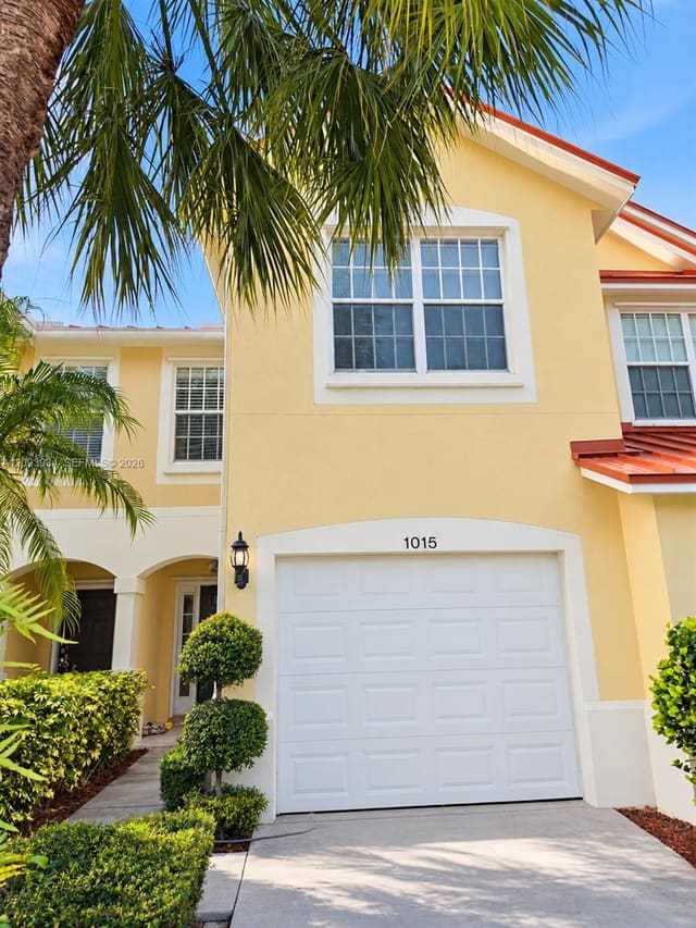 1015 Pinewood Lake Court 1015, Greenacres, FL 33415