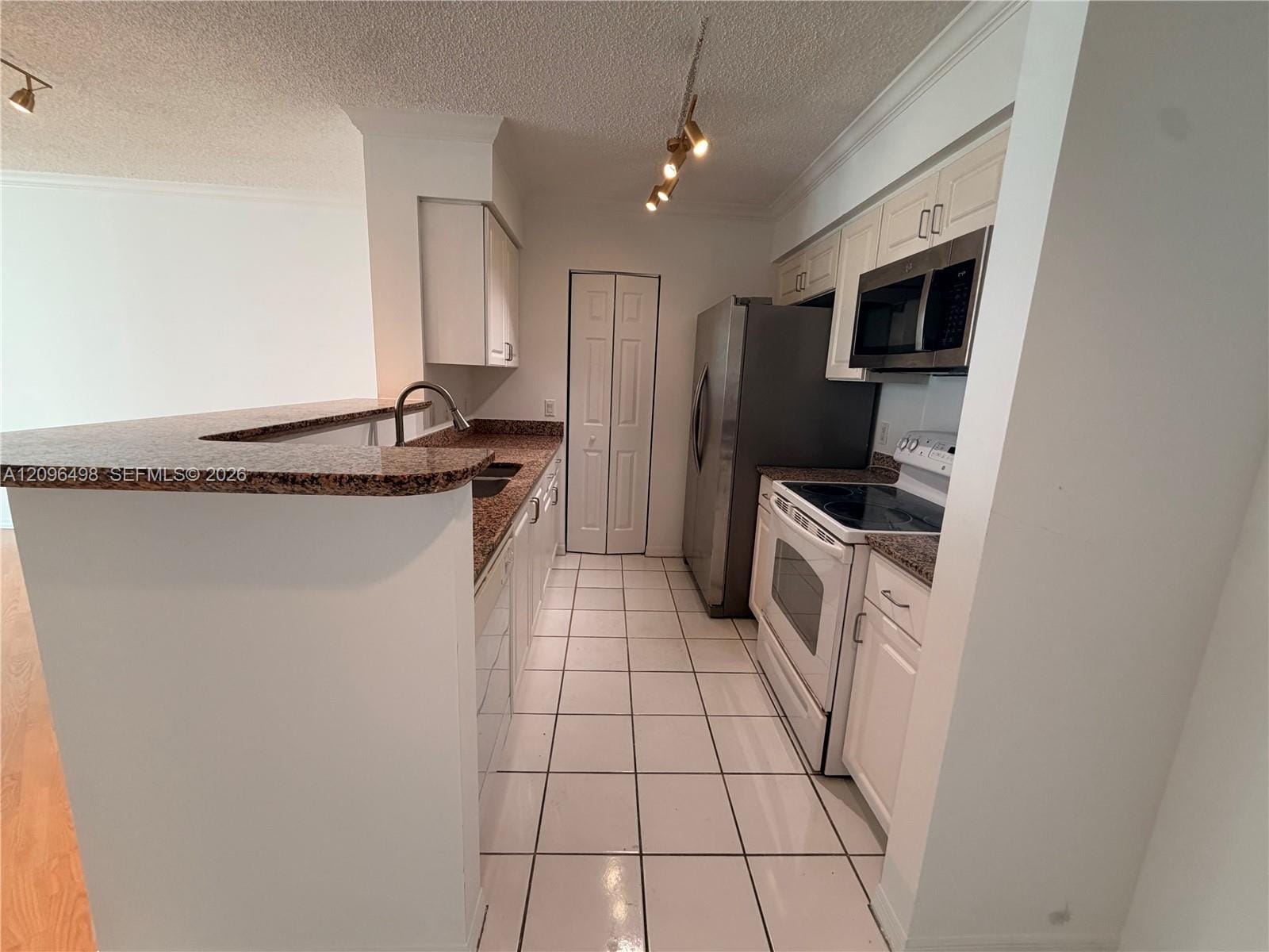 1155 Brickell Bay Drive 2006, Miami, FL 33131 photo 4