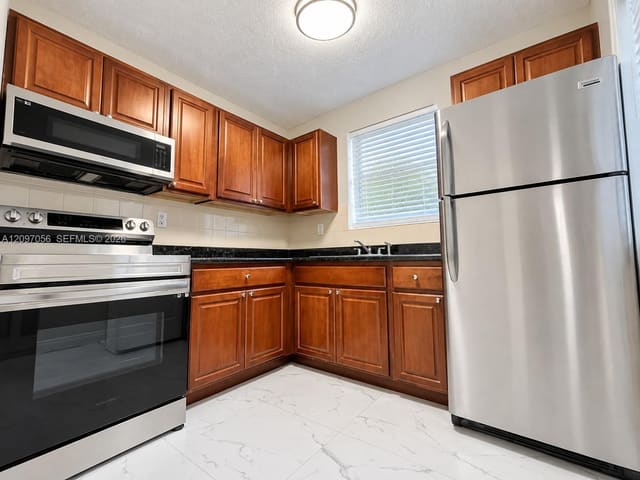 616 SW 14th Avenue 205, Fort Lauderdale, FL 33312