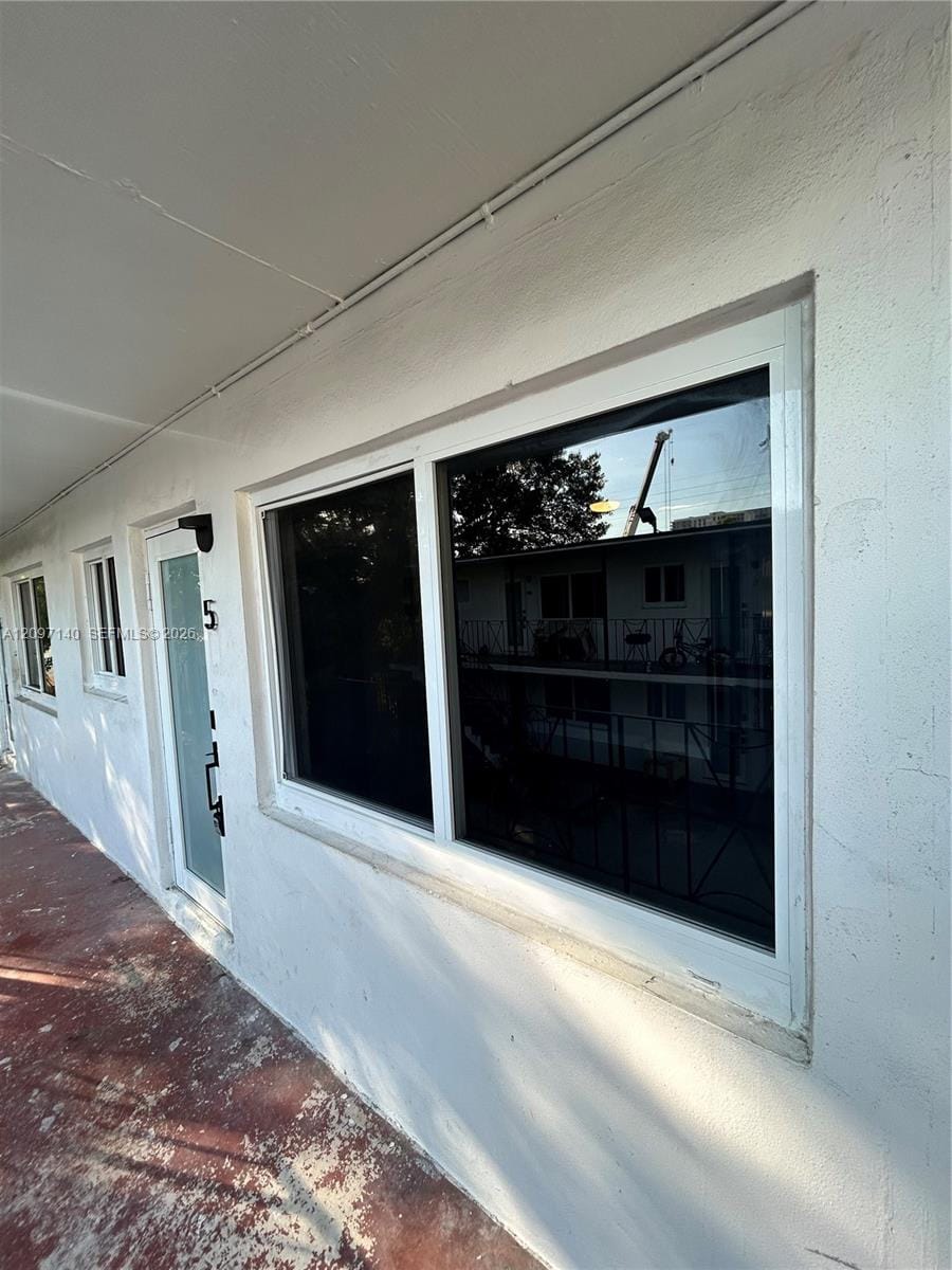 1140 NW 1st Place 2 — photo 2