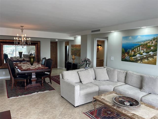 427 Golden Isles Drive 14c, Hallandale Beach, FL 33009