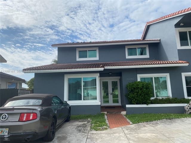 20042 W Lake Drive, Hialeah, FL 33015
