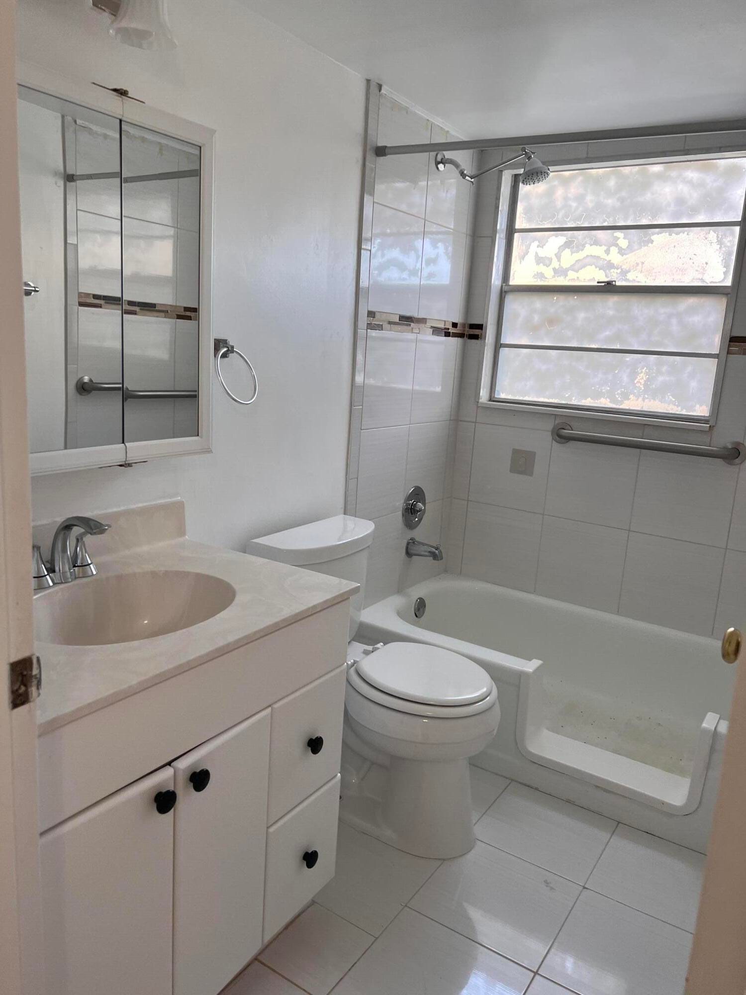 304 Mansfield H — photo 3