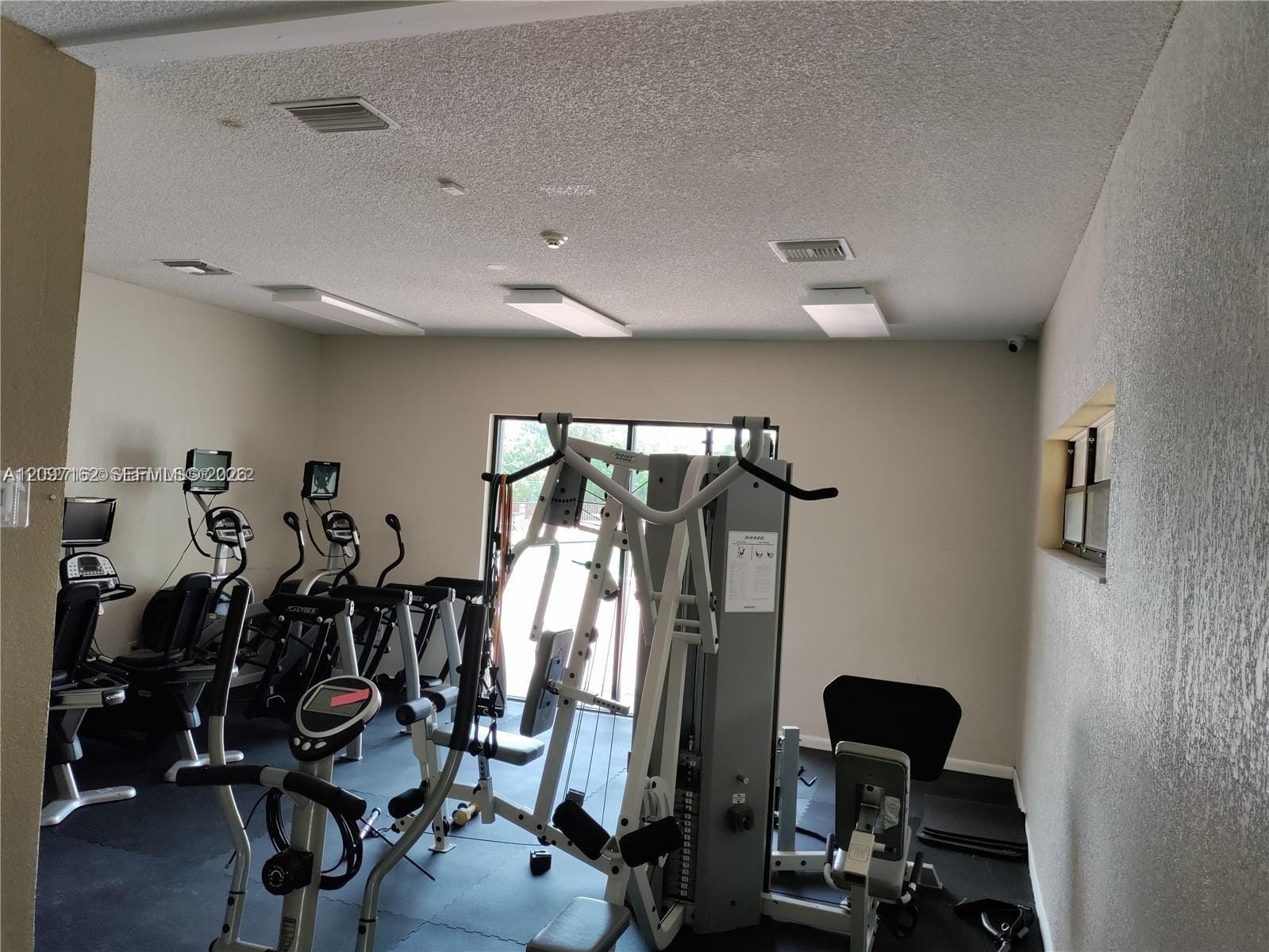 6950 Miami Gardens Drive 2-508, Hialeah, FL 33015 photo 2