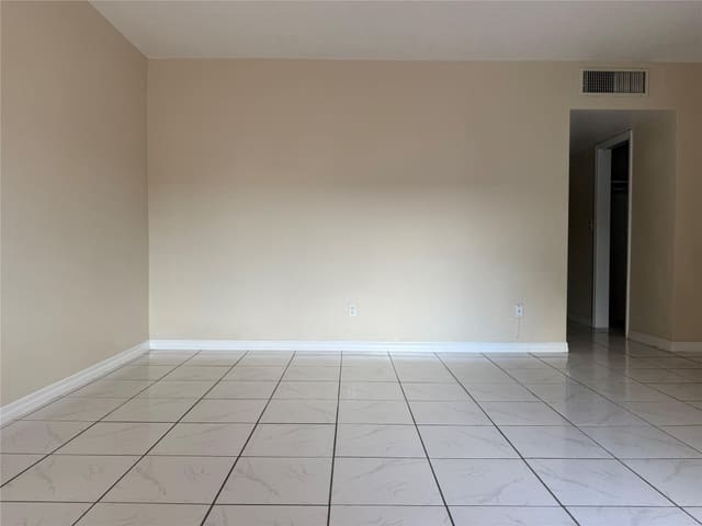 4928 Hollywood Boulevard 12, Hollywood, FL 33021