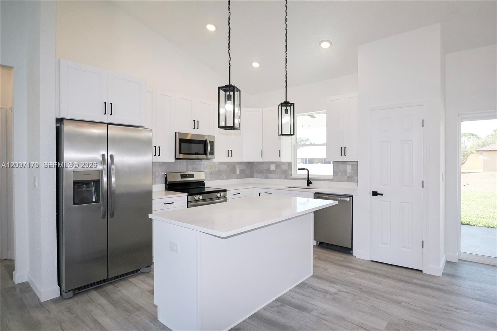 3915 El Rado Avenue — photo 2