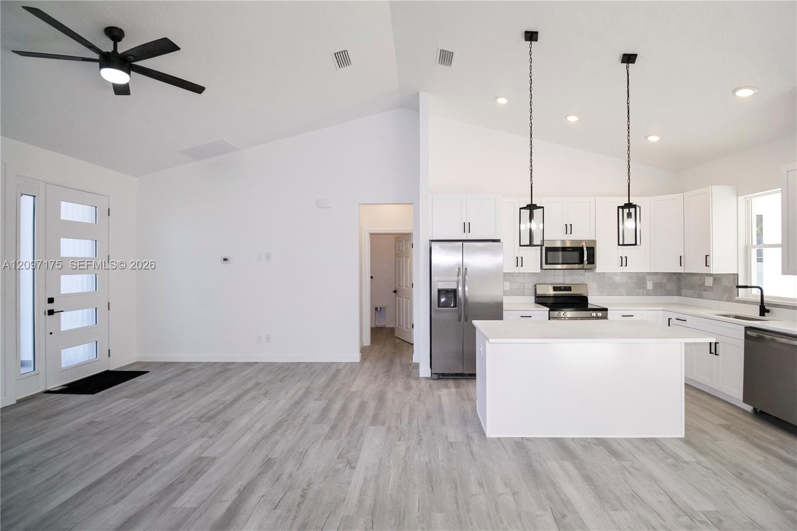 3915 El Rado Avenue — photo 11