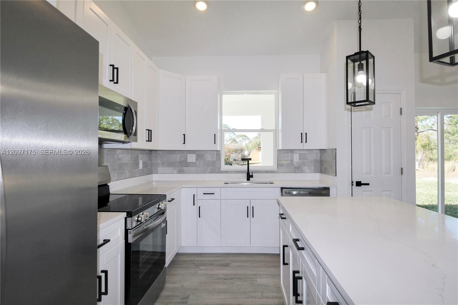3915 El Rado Avenue — photo 10