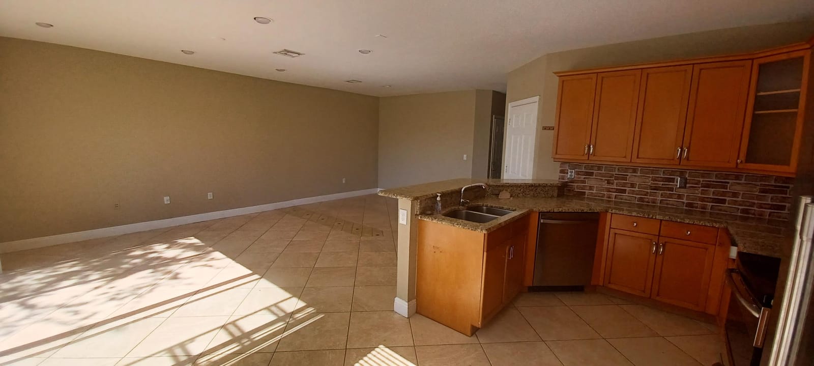 4715 SW 164TH Avenue 4715 — photo 6