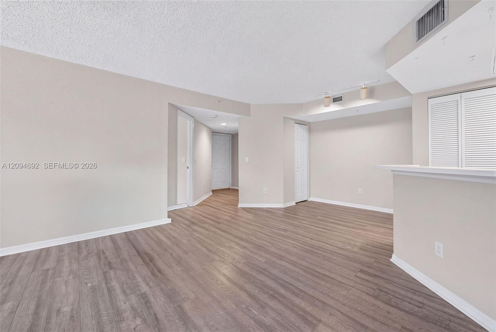 2005 SE 10th Avenue 407 — photo 3