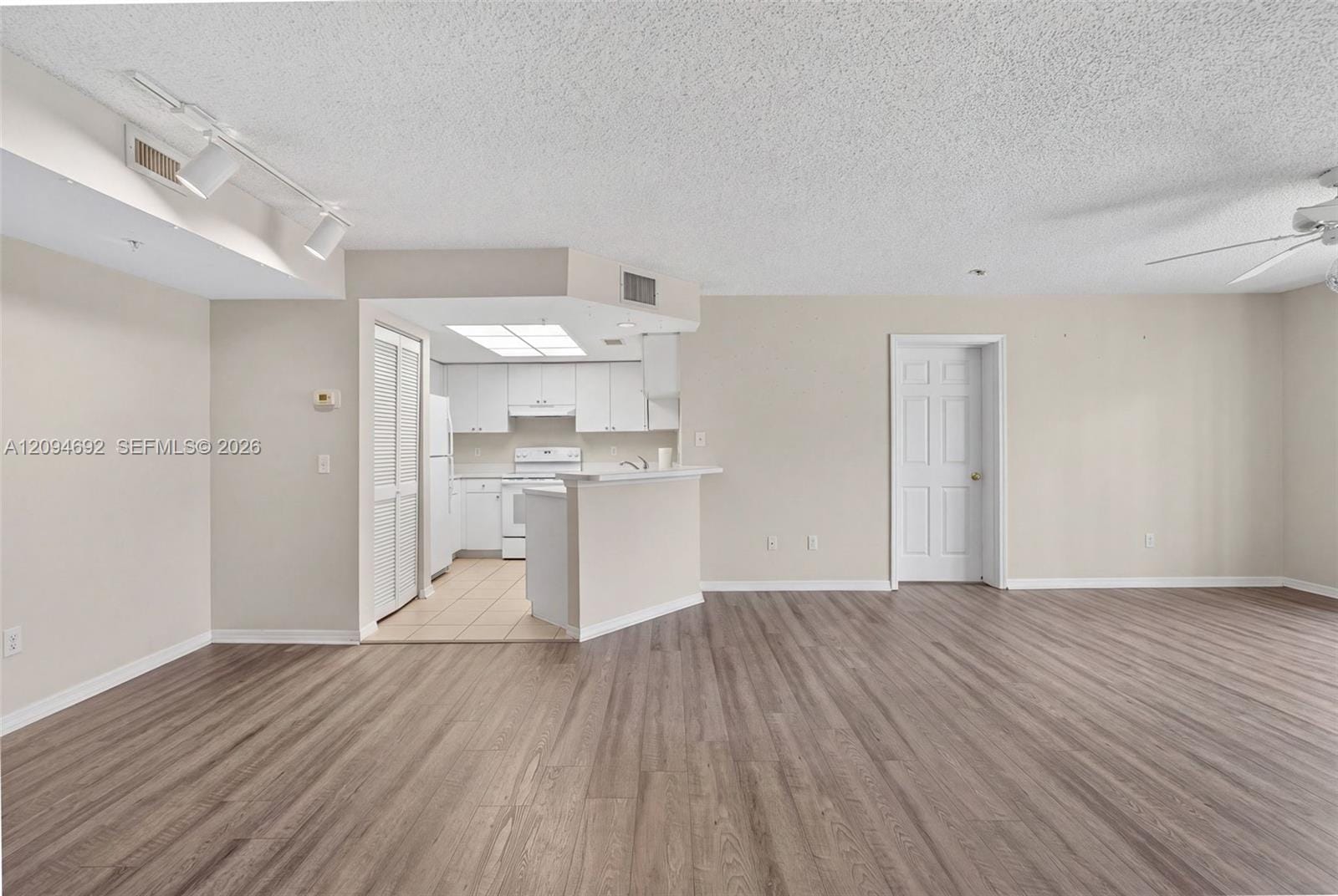 2005 SE 10th Avenue 407 — photo 5