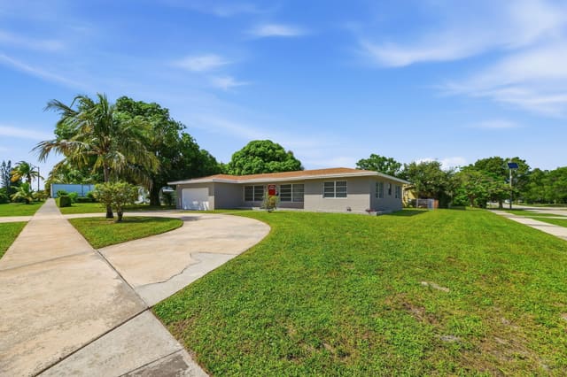 207 BAYBERRY Drive, Lake Park, FL 33403