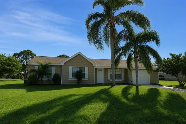 374 SW Eastport Circle, Port St. Lucie, FL 34953