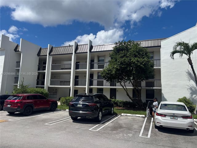 8441 Forest Hills Drive 203, Coral Springs, FL 33065