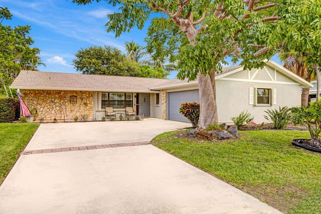 1902 EUCALYPTUS Avenue, Hutchinson Island, FL 34949