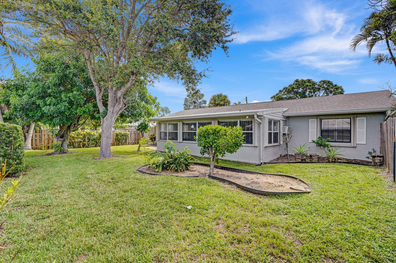1902 EUCALYPTUS Avenue, Hutchinson Island, FL 34949 photo 4