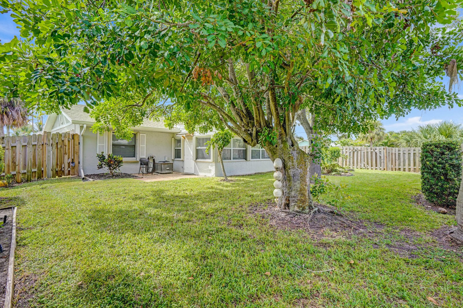 1902 EUCALYPTUS Avenue, Hutchinson Island, FL 34949 photo 6