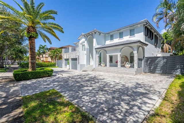 8441 NW 163rd Terrace, Miami Lakes, FL 33016