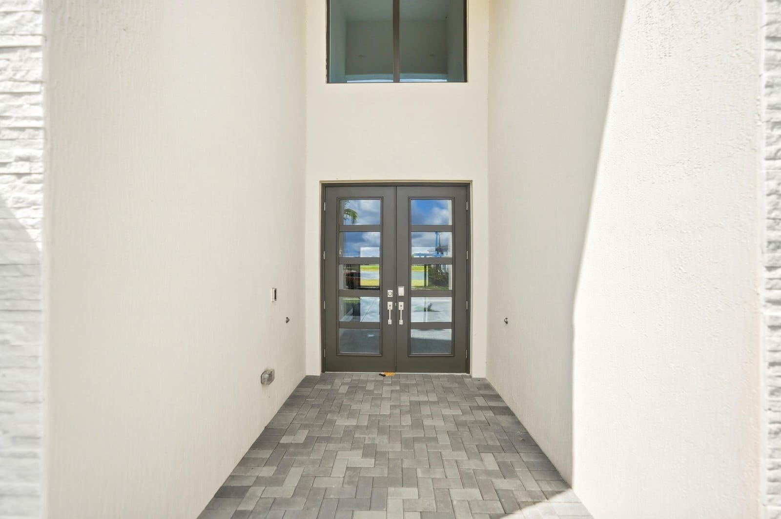 7605 Bridle Trail Way — photo 4