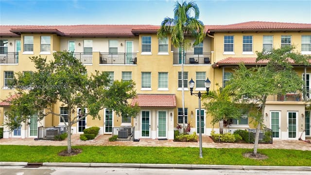 954 SW 147th Avenue 2610, Pembroke Pines, FL 33027