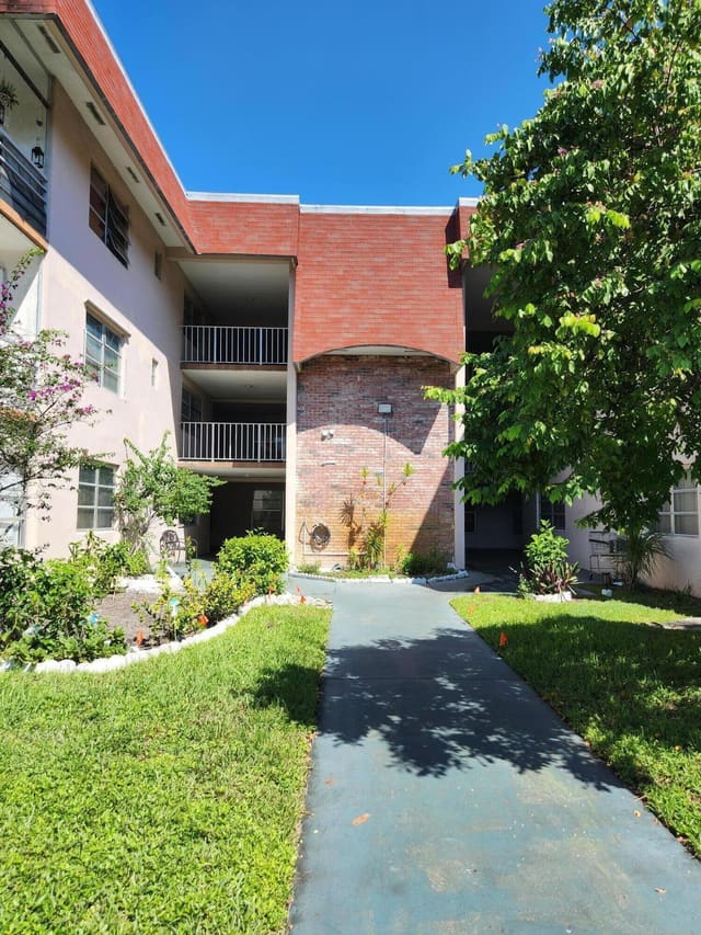 2901 NW 47th Terrace 143C, Lauderdale Lakes, FL 33313