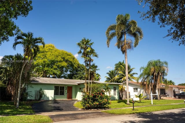 1010 NW 93rd Terrace, Pembroke Pines, FL 33024