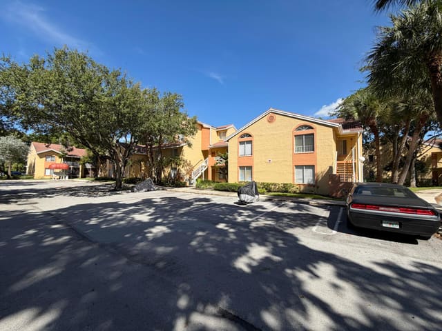 938 CORAL CLUB Drive 938, Coral Springs, FL 33071