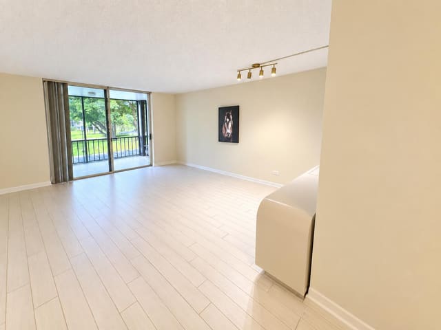 3660 INVERRARY Drive 2F, Lauderhill, FL 33319