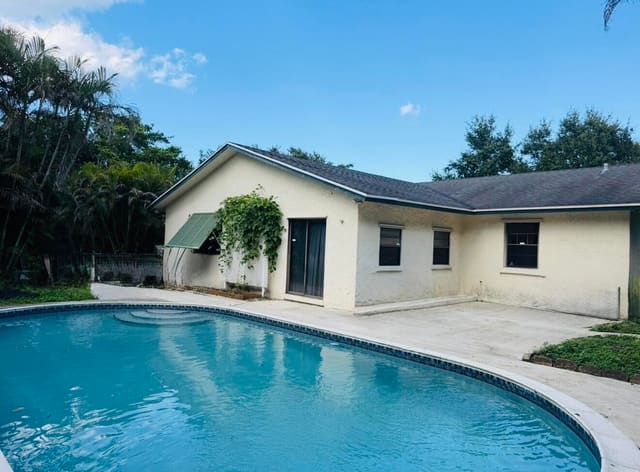1209 NW 8TH Street, Boynton Beach, FL 33426