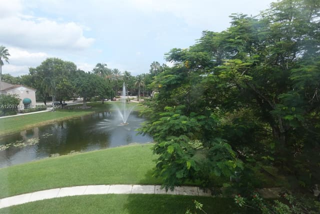 12136 Saint Andrews Place 304, Miramar, FL 33025