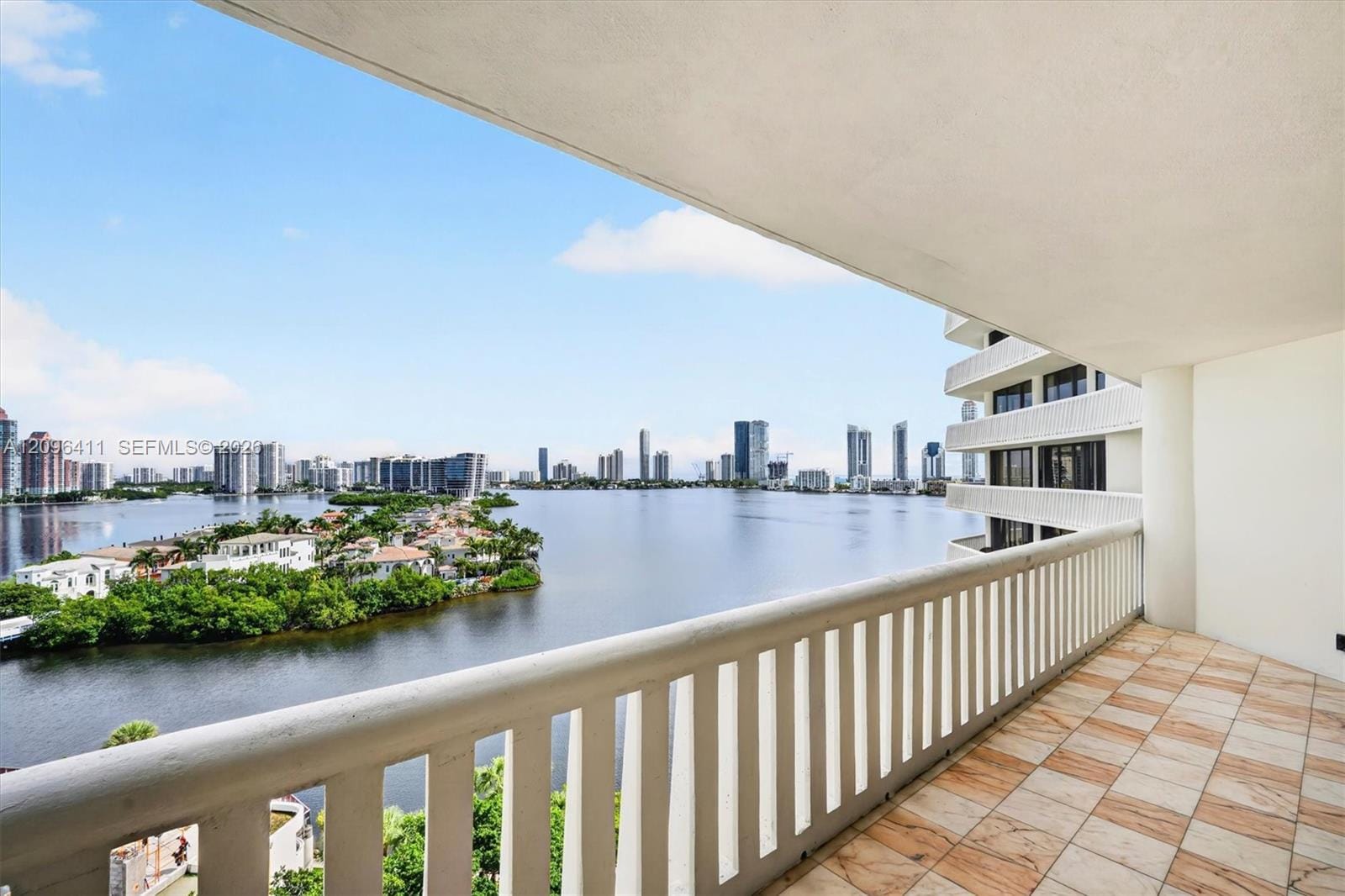 3000 Island Boulevard 1103, Aventura, FL 33160 photo 2
