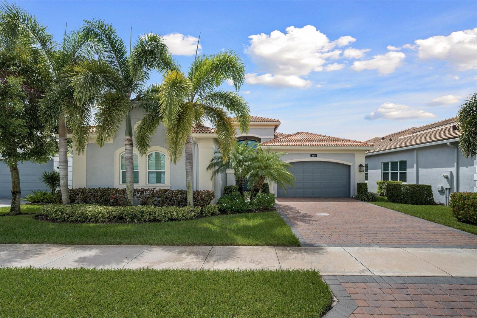 8200 MAJESTIC MOUNTAIN Drive — photo 2
