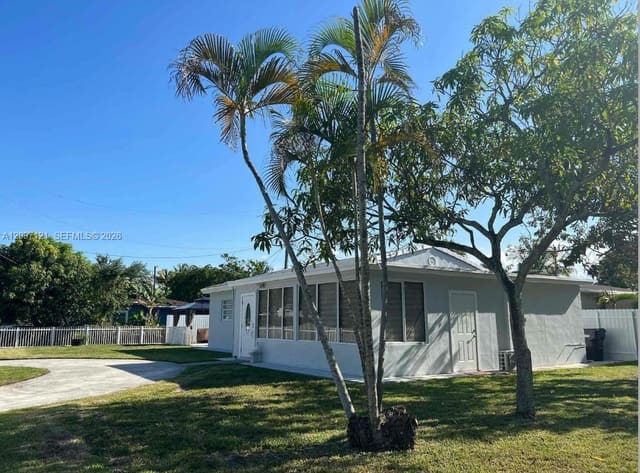 17080 NE 1st Avenue, North Miami Beach, FL 33162